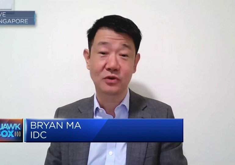 Apple iPhone first-quarter shipments sink as Chinese challengers rise; Samsung regains top spot