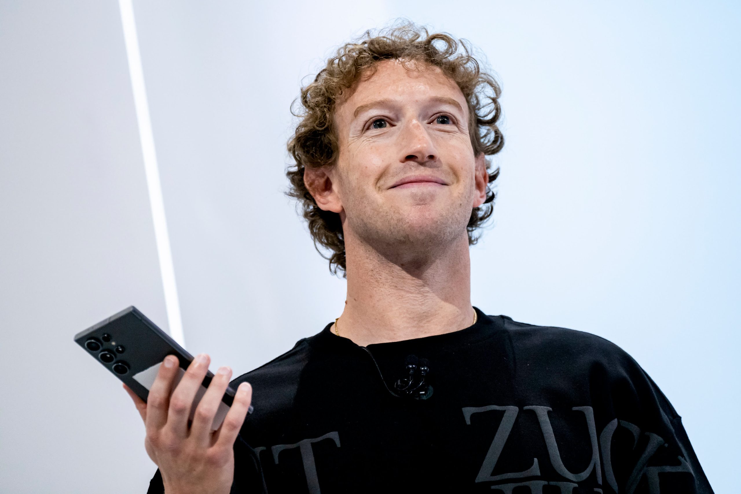 Mark Zuckerberg slams Apple on its lack of innovation and 'random rules'