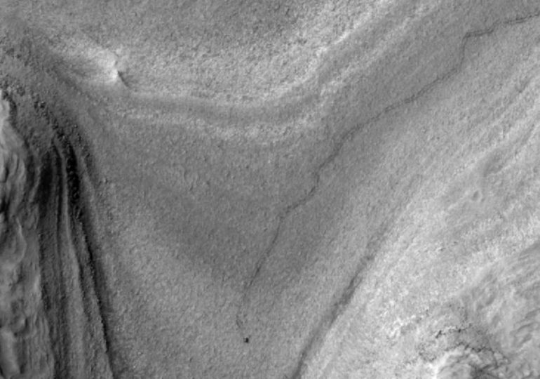 NASA’s Mars orbiter snapped this image of Curiosity trucking along down at the surface