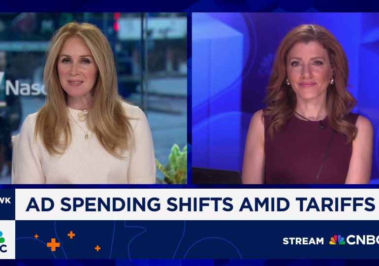 Snap sinks 15% after withholding guidance, citing ad concerns