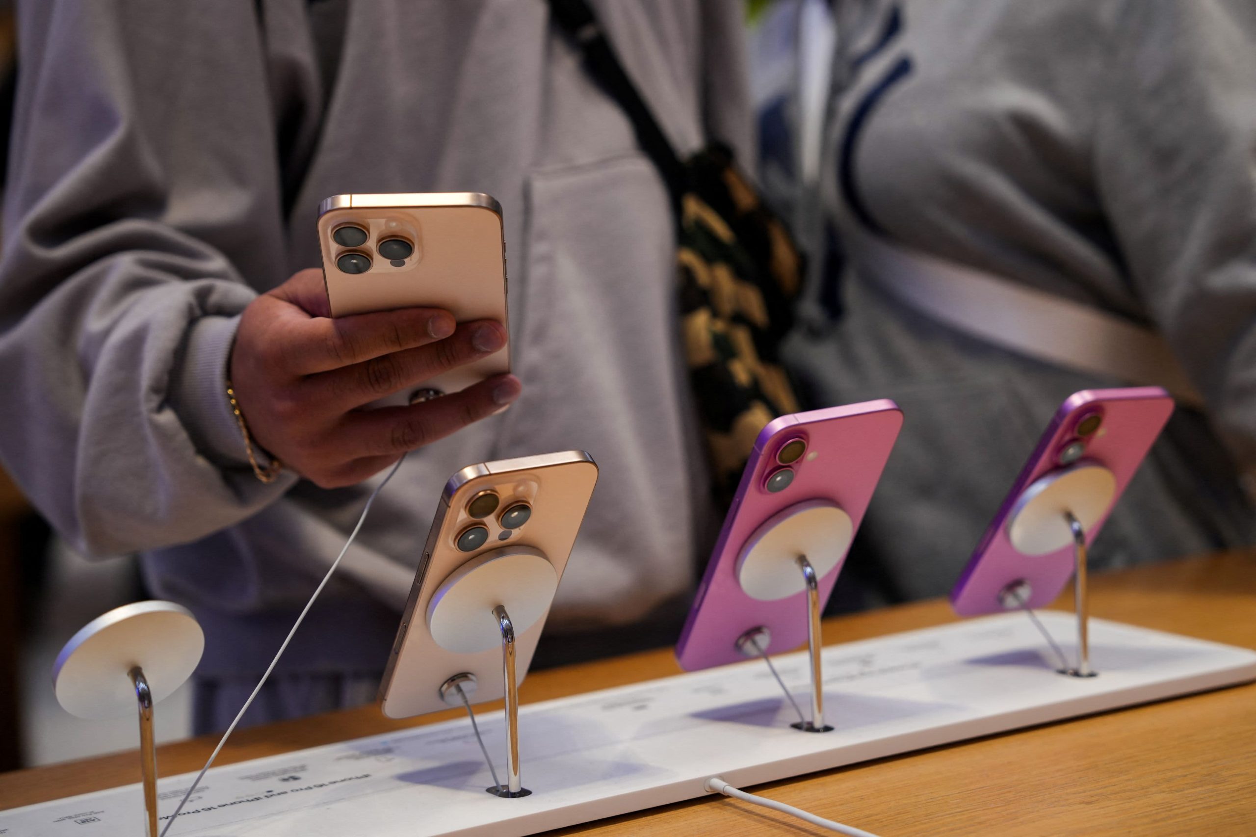 Apple looking to make 'premium' priced folding iPhones starting next year, analyst says