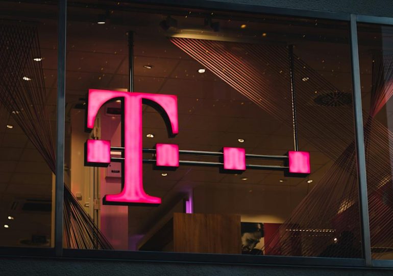 T-Mobile now officially owns UScellular