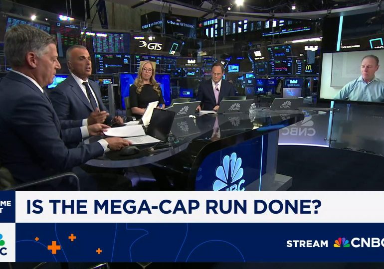 Meta changes teen AI chatbot responses as Senate begins probe into 'romantic' conversations