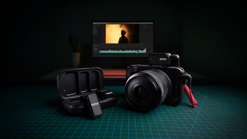 Image of the Rode Wireless Camera Kit attached to a DSLR