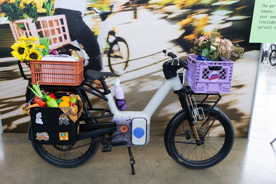 Also has envisioned the TM-B in a lot of scenarios, many of which involve hauling a lot of cargo.