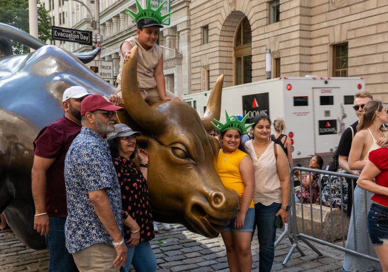 CNBC Daily Open: AI still under pressure — but some analysts see a year-end rally