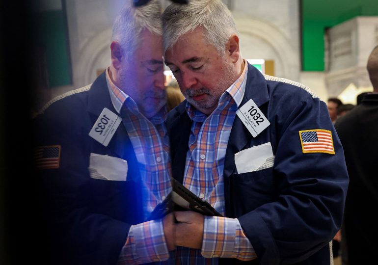 Stocks end November with mixed results despite a strong Thanksgiving week rally