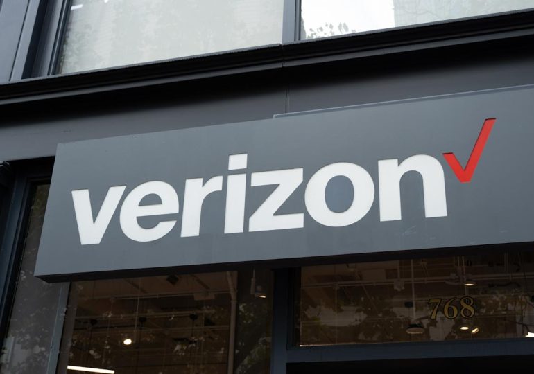 Verizon says its service is back after a 10-hour outage