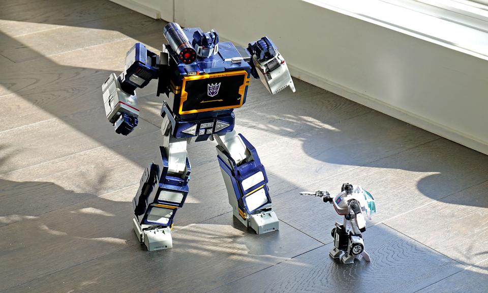 I don't think any Autobots have a chance against a Soundwave this big.