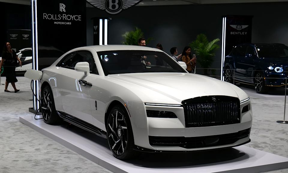 If I had infinite money, the Spectre would definitely be in my dream three-car garage. 