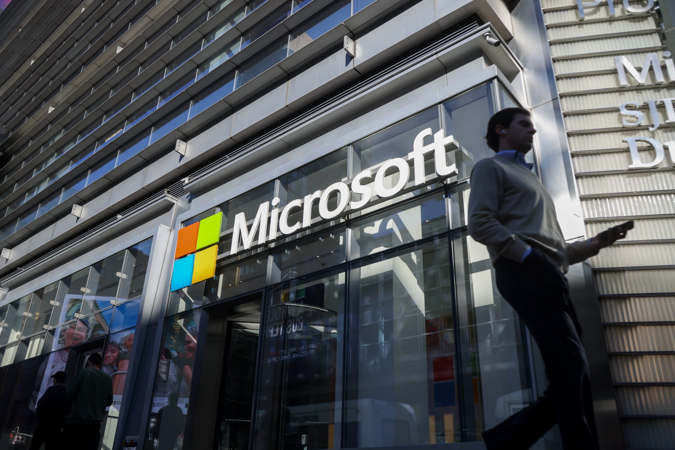 Bill Ackman gets into Microsoft for reasons similar to Cramer's arguments to hold it