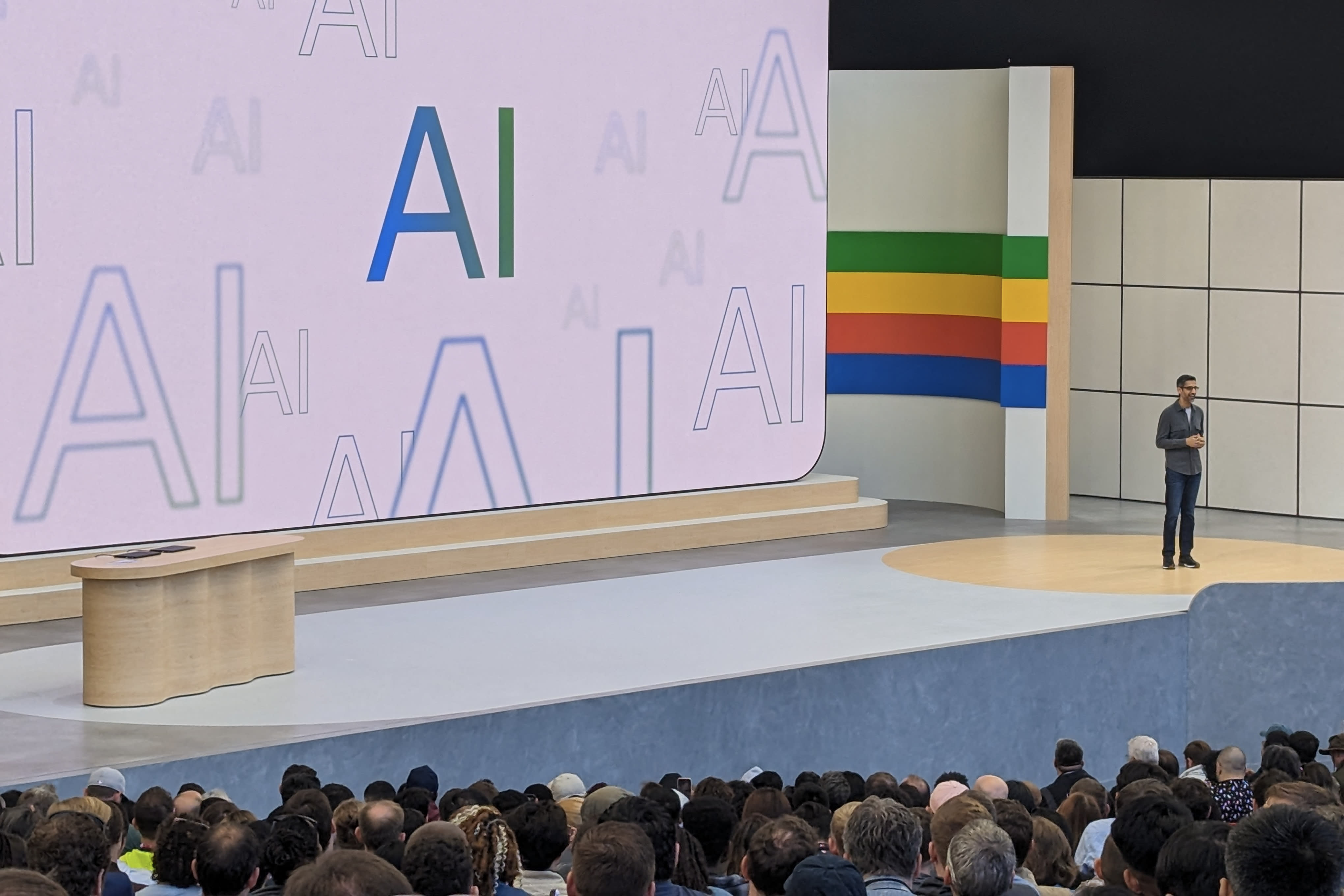 Why Alphabet has an advantage in the AI race