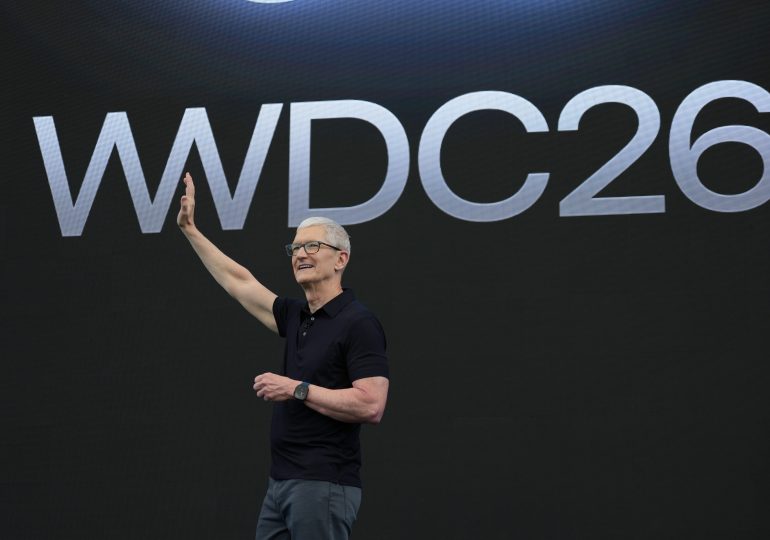 Apple shares reverse lower after big Siri news. Why we're not bothered