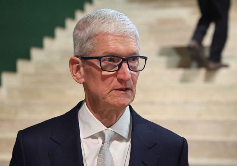 Apple stock gets slammed on bigger Mac, iPad price hikes. Why it can weather the storm