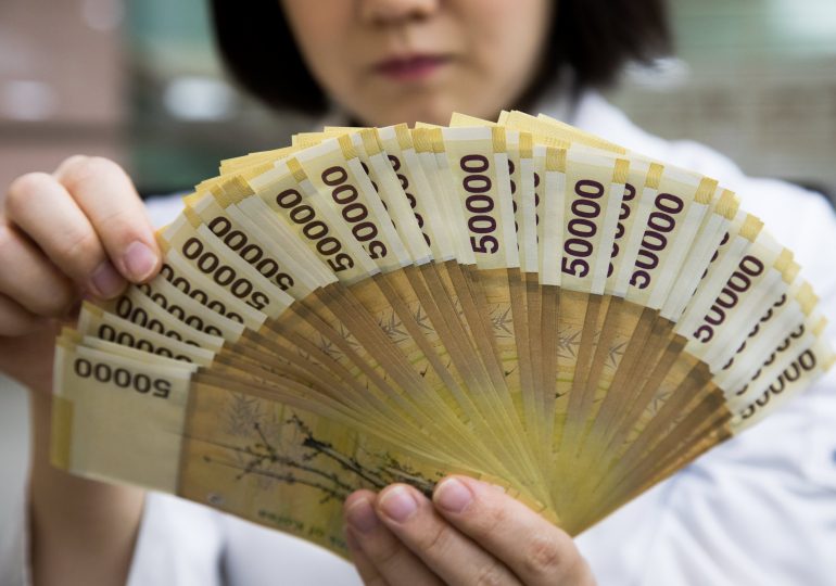 Massive bonuses for South Korea's chip workers puts central bank on inflation alert