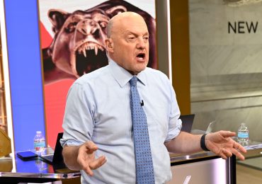 $100 oil isn't turning Cramer bearish on stocks. Here are 3 reasons why